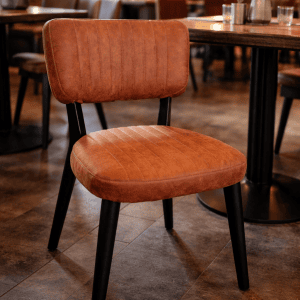 Stol Cognac oblazinjen z nogami wenge