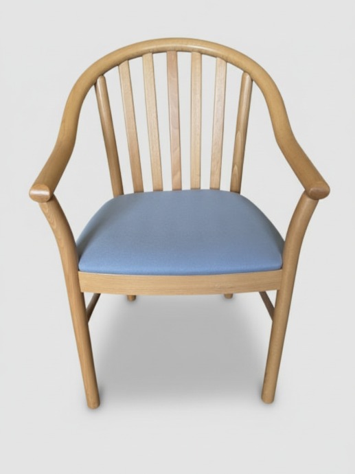 Kolekcija modernih lesenih jedilnih stolov iz masivne bukve