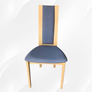 Jedilni stol Stipe iz masivnega bukovega lesa v modri barvi