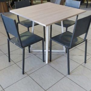 Jedilni set Indus miza 90x90 mat hrast belo podnožje in 4 kovinski stoli Outlet Rimex