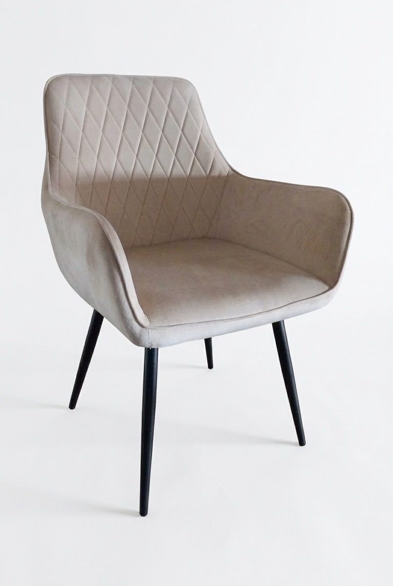 Jedilni stol Coma Beige oblazinjen v bez barvi s crnimi kovinskimi nogami Rimex
